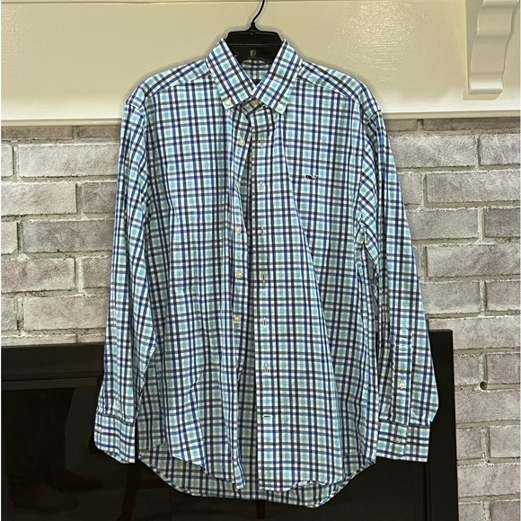 Vineyard Vines - Picture 1 of 2